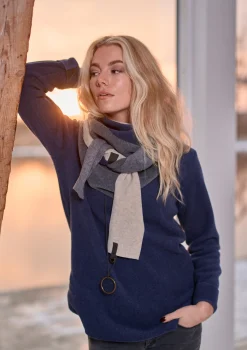 Sale BLUSE MIT SIGANTUR HALSSCHMUCK | 1332 Damen Pullovers