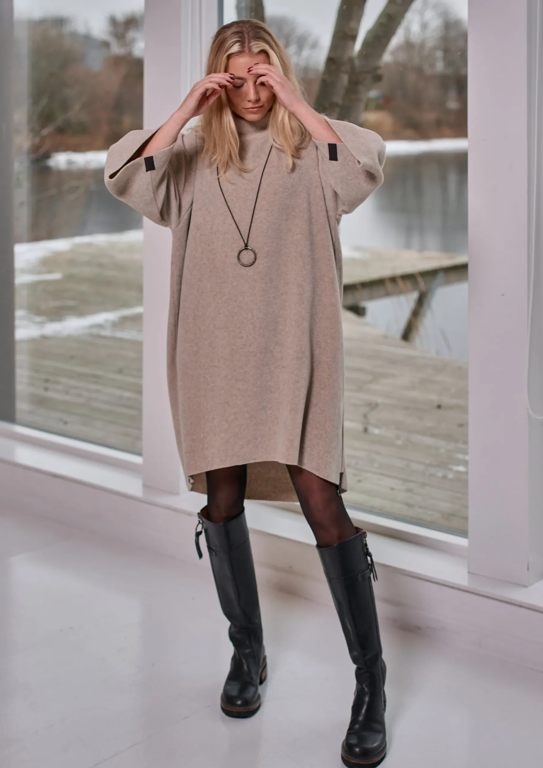 Shop KLEID MIT HOHEM HALS | 3243 Damen Kleider